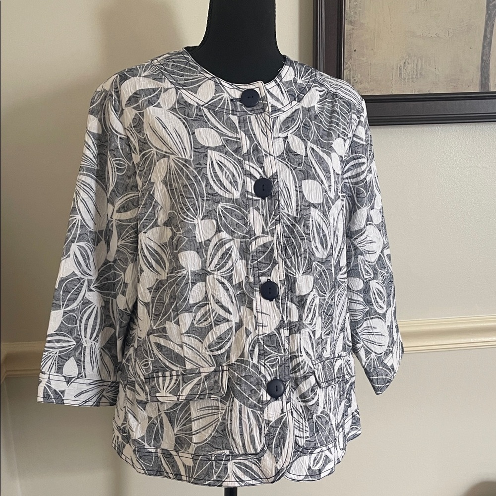 Tanjay Lightweight Blue-Gray and White  Leaf Print Women's 3/4 Sleeve Jacket 14